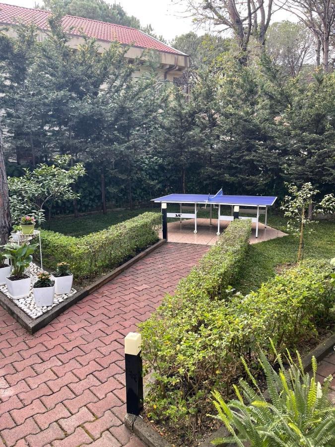 Seafront Villa With A Stunning Garden 골렘 외부 사진